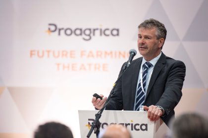 Sjaak Wolfert from Wageningen UR updated the theatre audience on big data and smart farming. Photo: Koos Groenewold Sjaak Wolfert from Wageningen UR updated the theatre audience on big data and smart farming. Photo: Koos Groenewold