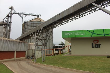 A Lar feed mill in Santa Helena, Brazil. Photo: Vincent ter Beek A Lar feed mill in Santa Helena, Brazil. Photo: Vincent ter Beek