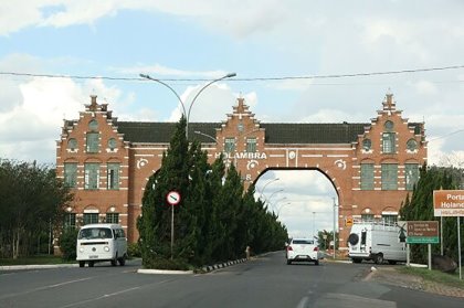 The entrance of Holambra in typical Dutch style. Photo: Fabian Brockötter The entrance of Holambra in typical Dutch style. Photo: Fabian Brockötter