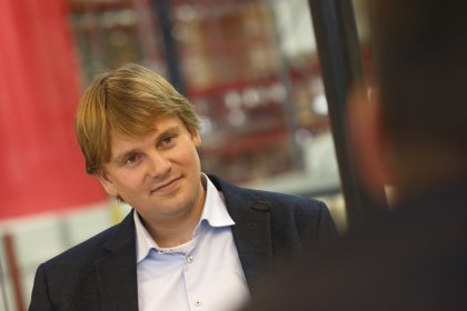 “We believe that early access to our feed stimulates feed intake and yolk sac resorption, resulting in better chick development” - Wouter Bruins, co-founder In Ovo. Photo: Hans Prinsen “We believe that early access to our feed stimulates feed intake and yolk sac resorption, resulting in better chick development” - Wouter Bruins, co-founder In Ovo. Photo: Hans Prinsen