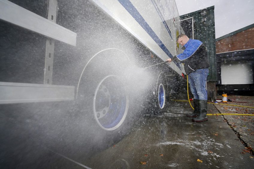 The AI could be defeated in Kazakhstan in a month, as average temperatures in the affected regions dropped below zero and biosecurity measures are followed strictly. Photo: Ruud Ploeg