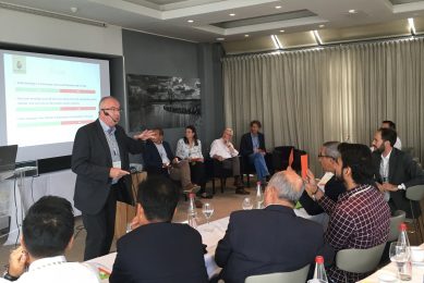 During the Petersime congres moderator Jacques Van Outrijve engages the participants from 19 countries around the world in a lively discussion. Photo: Fabian Brockötter