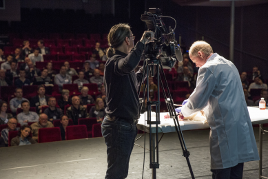 Poultry veterinarian Peter Wijnen performs a necropsy of a 112 week old layer on stage at the symposium of Dutch poultry publication, Pluimveehouderij.