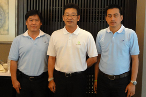 Chayanon Kittayachaweng, senior vice president of animal health at Betagro Group (middle).