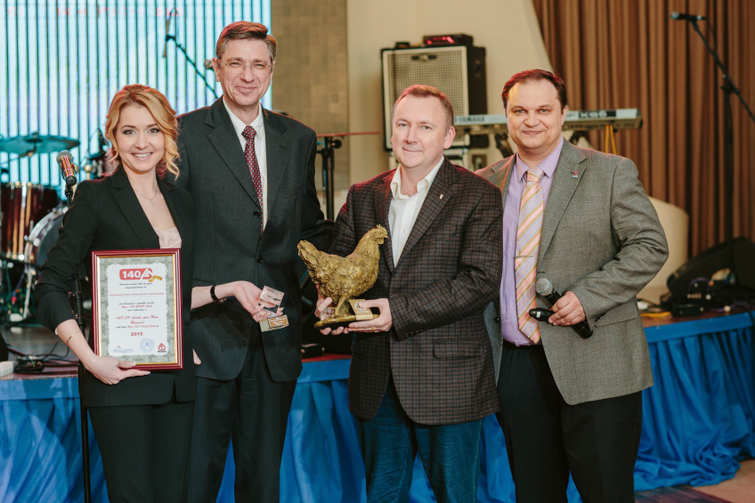 Commemorating five years for the Yasnogorsk hatchery and the awarding of prizes to 140 Club Gold members Yaroslavsky broiler reaches 147,08 chicks per HH. From left: Marina Cherekaeva Sales Manager Ross; Tyark Osterndorff Aviagen Business Development Director, Eastern Europe and CIS; Elman Azizov General Director of Yaroslavsky Broiler; Eduard Taktarov Sales Director Ross