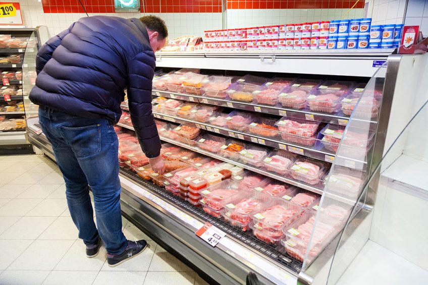 White striping, which is caused when chickens are grown too quickly, was found in more than 8 out of 10 samples of standard chicken packets in British supermarkets. Photo: Peter Roek