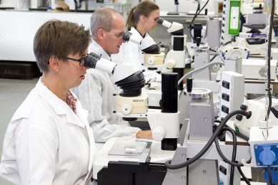 The Pirbight researchers share the methodology through video to allow scientists to see how the recombinant vaccine is created step-by-step. Photo: Ruud Ploeg Fotografie