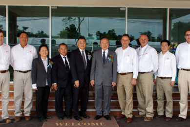 CPF ( Dark suit - from left to right); Ms Pattanee Leksrisompong (EVP, Feed Technology), Mr Prajit Udnoon ( EVP, Poultry Breeding, Farming Research & Development Unit), Mr Thinnakorn Reantip (EVP, Human Resources), Mr Adirek Sripratak (President and CEO) Cobb ( White Shirt- from left to right), Mr Andrew Bourne (Ventilation Specialist), Mr Borisuth Wannasuth (Asia Pacific Technical Service), Mr Duncan Granshaw (General Manger, Asia Pacific), Mr David Beavers (Processing Specialist), Mr Krit Pattanasak (Marketing Manager, Asia Pacific), Dr Steve Bolden (Director of World Technical Service)