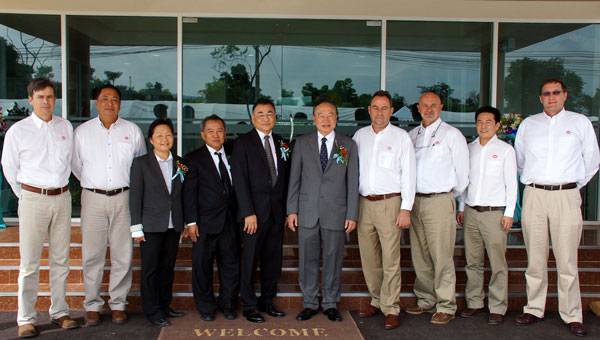 CPF ( Dark suit - from left to right); Ms Pattanee Leksrisompong (EVP, Feed Technology), Mr Prajit Udnoon ( EVP, Poultry Breeding, Farming Research & Development Unit), Mr Thinnakorn Reantip (EVP, Human Resources), Mr Adirek Sripratak (President and CEO) Cobb ( White Shirt- from left to right), Mr Andrew Bourne (Ventilation Specialist), Mr Borisuth Wannasuth (Asia Pacific Technical Service), Mr Duncan Granshaw (General Manger, Asia Pacific), Mr David Beavers (Processing Specialist), Mr Krit Pattanasak (Marketing Manager, Asia Pacific), Dr Steve Bolden (Director of World Technical Service)