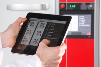 Pas Reform launches iPad technology for hatchery managers