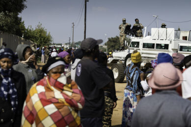 The South African poultry industry has been beset by mobs of thousands of people invading farms, stealing poultry and equipment, and destroying infrastructure to such an extent that the army was mobilised. Photo: ANP