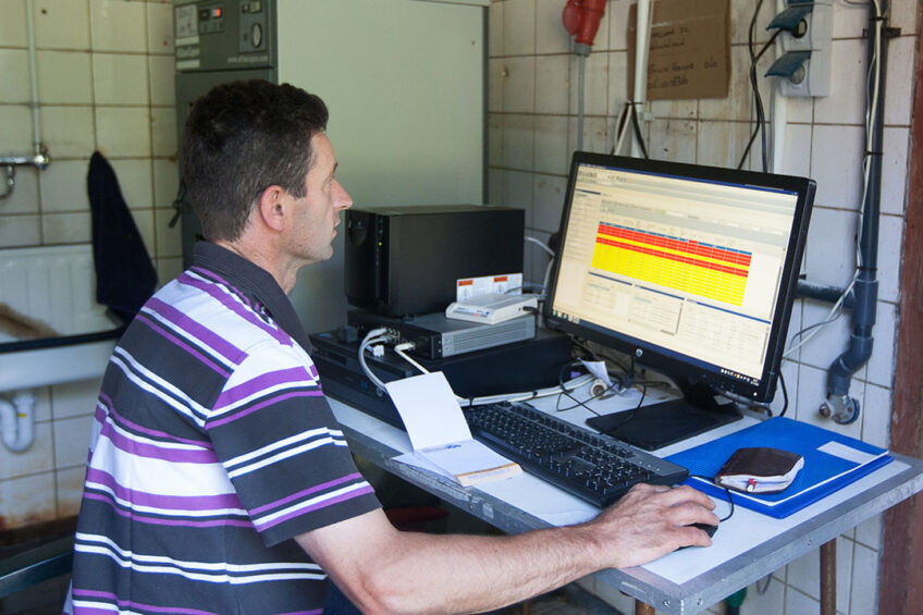 Sensors will allow real-time monitoring about ambient temperature and humidity, air quality and weight, as well welfare and animal behaviour. Photo: Ronald Hissink