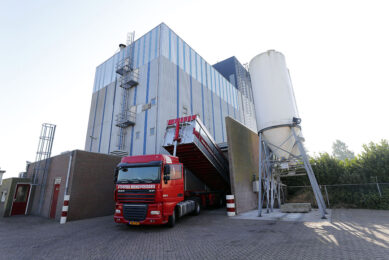 Demand for poultry products is slowly recovering, but high feed prices will lead to more expensive production and eventually to price inflation at retail level. Photo: Bert Jansen