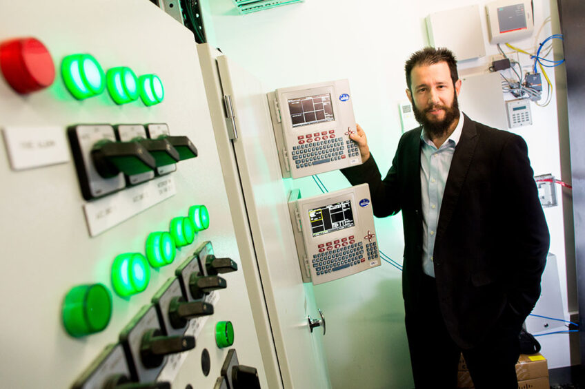 Associate Professor Guillermo Narsilio with a geothermal system at the University of Melbourne. “This is the first ARENA demonstration project tackling the poultry sector so directly in rural areas. The technology will significantly save farmers on the cost of heating the sheds, while reducing carbon emissions and the use of gas. We are very excited to bring this technology to the poultry sector.” Photo: Peter Casamento