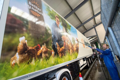 Strict compliance with biosecurity measures at poultry farms – such as cleaning boots and changing clothing – is crucial to tackling avian influenza, according to EFSA. Photo: Cor Salverius Fotografie