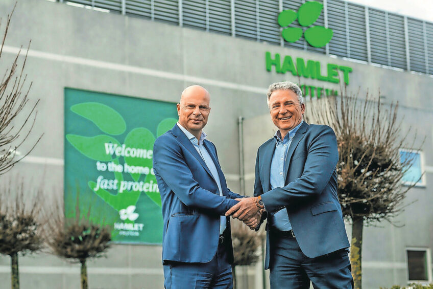 Erik Visser, CEO Hamlet Protein (left) and Bas van Driel, group director specialties at Agrifirm (right). Photo: Agrifirm
